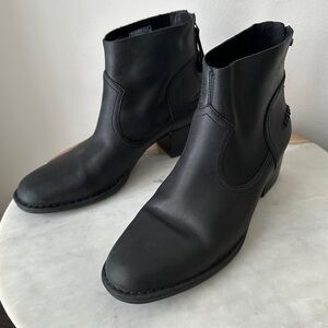 UGG Bandara booties Black Leather Boot with heel size 8